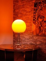 Lampe vintage en acier chromé et opaline orange signé pultze