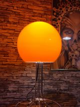 Lampe vintage en acier chromé et opaline orange signé pultze