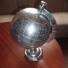 globe terrestre en métal gravé