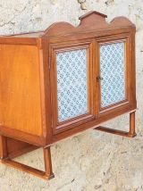 Armoire à pharmacie