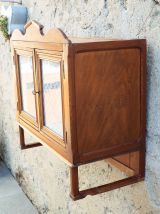 Armoire à pharmacie