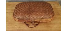 Petite valise tressée en rotin