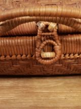 Petite valise tressée en rotin