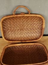 Petite valise tressée en rotin