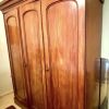 Armoire victorienne en acajou, penderie et étagères