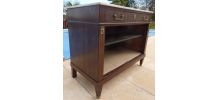 Buffet en acajou et placage d'acajou dessus marbre de style 