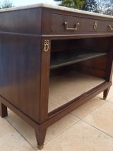 Buffet en acajou et placage d'acajou dessus marbre de style 