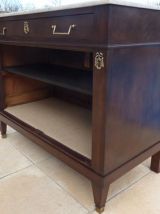 Buffet en acajou et placage d'acajou dessus marbre de style 