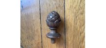Boule d’escalier pomme de pin en bois