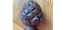 Boule d’escalier pomme de pin en bois