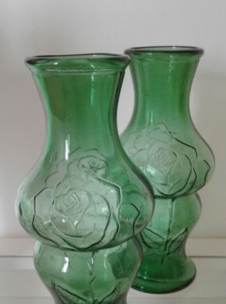 Paire de grands vases en verre moulé