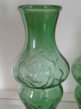 Paire de grands vases en verre moulé