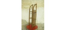 Luge ancienne en bois avec armature en acier