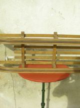 Luge ancienne en bois avec armature en acier