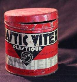Boîte ancienne en fer « Mastic Vite »