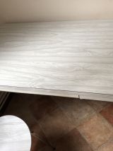 Table à rallonge avec tiroir et ses deux chaises Formica