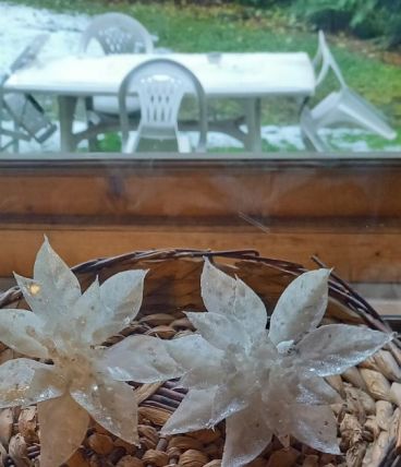 Fleurs en tissu à accrocher