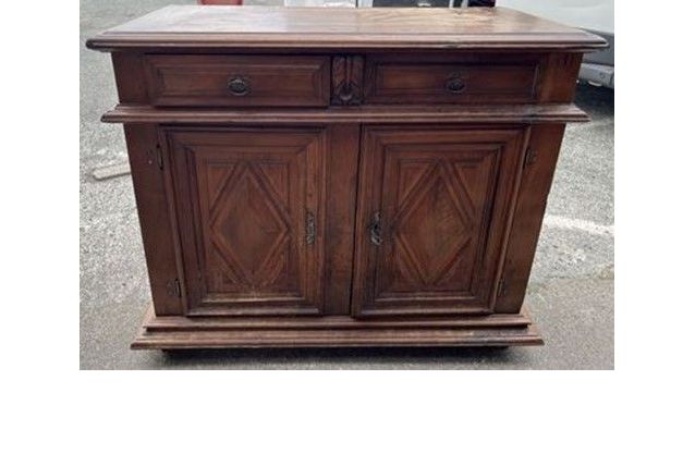 BUFFET QUADRANGULAIRE EN NOYER