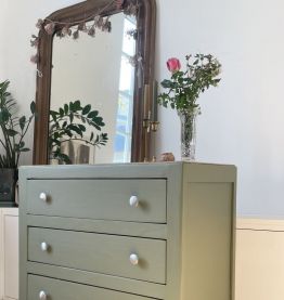 Commode vintage