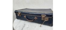 Valise bleue fermée 