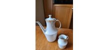 Théière et Pot à lait Porcelaine Parfait état livraison poss