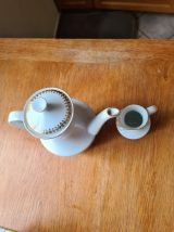 Théière et Pot à lait Porcelaine Parfait état livraison poss