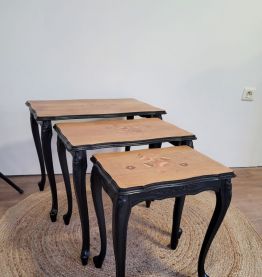 Trois tables gigognes