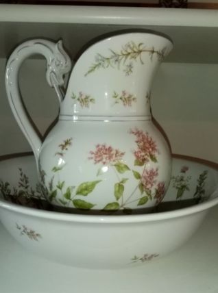 ancien ensemble de toilette en porcelaine de