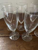 6 flûtes à champagne.