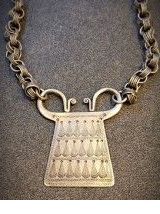 Cadenas Hmong ancien en argent massif détourné en torque