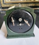 jolie pendulette art déco JAZ vert marbré