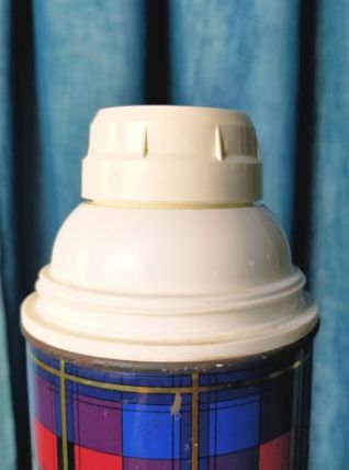 Thermos motif tartan bleu rouge Liseret doré
