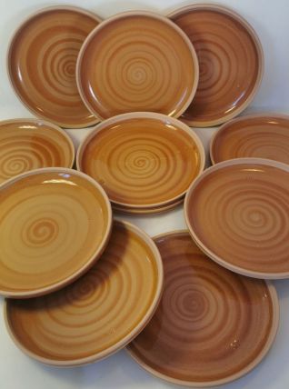 Ensemble de 11 Assiettes en grès émaillé de bourgogne Sarreg