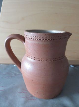 Pot à lait ancien en terre vernissée avec bec verseur 