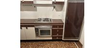 Meubles de cuisine en Formica avec électroménager 