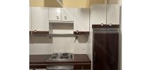 Meubles de cuisine en Formica avec électroménager 