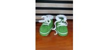 Chaussons baskets VERT en laine layette, tricot fait main