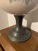 Lampe à pétrole vintage en étain et porcelaine  Très jolie l
