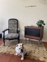 Commode vintage sur roulettes