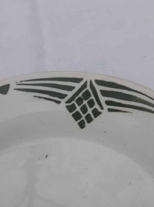 10 assiettes et Vasque de toilettes / saladier et pla