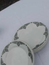 10 assiettes et Vasque de toilettes / saladier et pla
