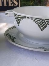 10 assiettes et Vasque de toilettes / saladier et pla