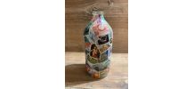 Vase soliflore relooké avec de vieux timbres poste 