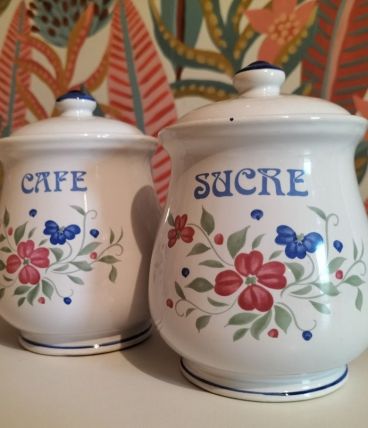 Pot à épices anciens 
