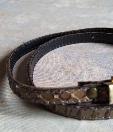 Ceinture reptile beige  boucle dorée 