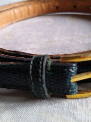 Ceinture fine reptile verte  belle boucle année 30/40