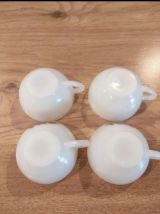 Tasses en opaline 