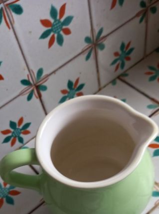 Cruche à eau ou lait ou autre