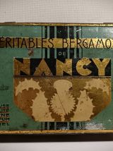Boîte publicitaire en tôle "Bergamotes de Nancy " couleur bl
