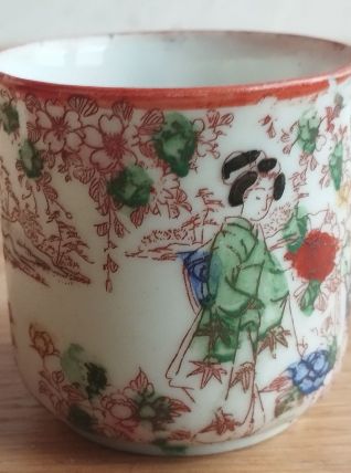 6 tasses à thé en porcelaine extrafine du Japon - 1920-1950